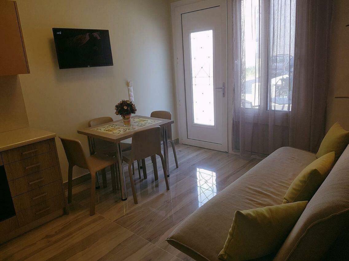 Luxury Apartments Near To The Beach プラキアス エクステリア 写真